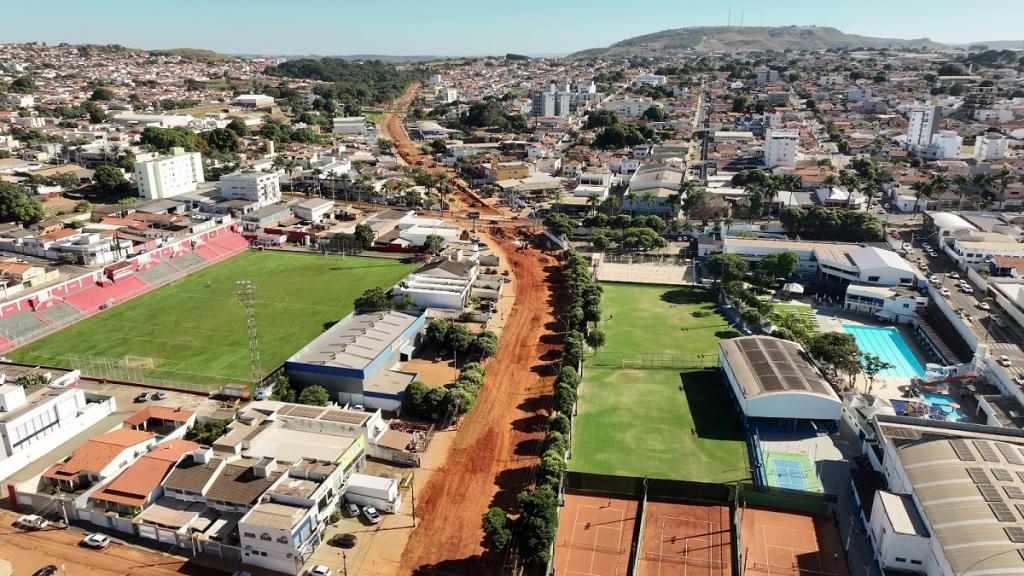 Trecho da Av. Dom José André Coimbra em obras está com base pronta para receber o asfalto