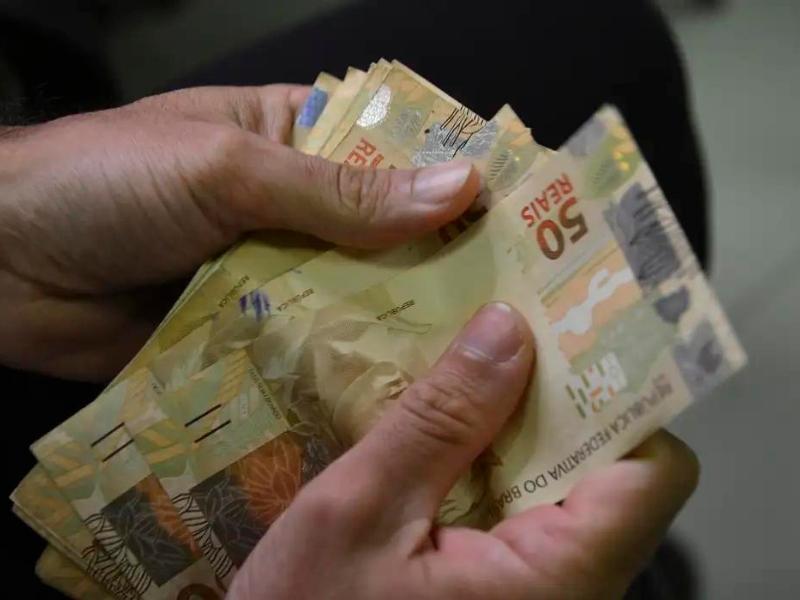 CAIXA paga R$ 3,9 bilhões de Abono Salarial a trabalhadores nascidos em setembro e outubro; veja o CALENDÁRIO