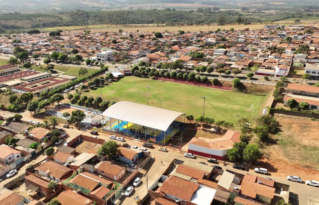 Inaugurados no bairro Serra Negra complexo esportivo e ginásio poliesportivo
