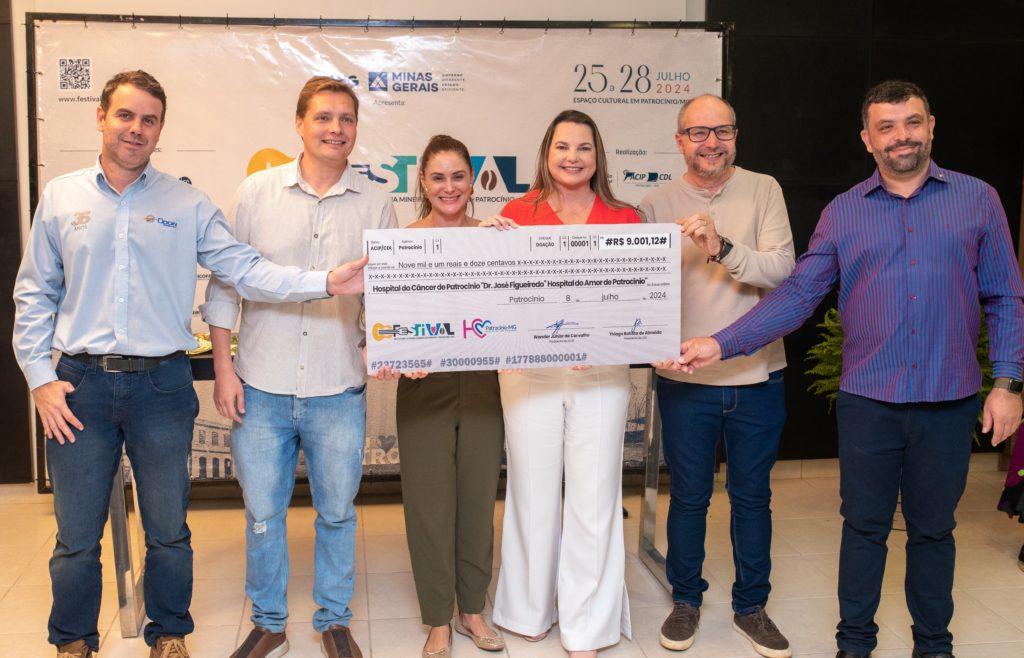 Organização do Festival de Cultura e Cozinha Mineira do Cerrado faz doação de mais de R$ 9 mil para o HC Patrocínio