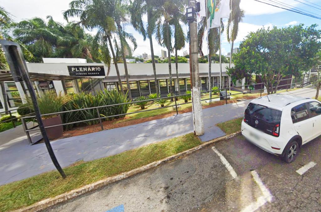 Vereadores assinam pedido de reunião regional com governador para cobrar recapeamento da MG-230