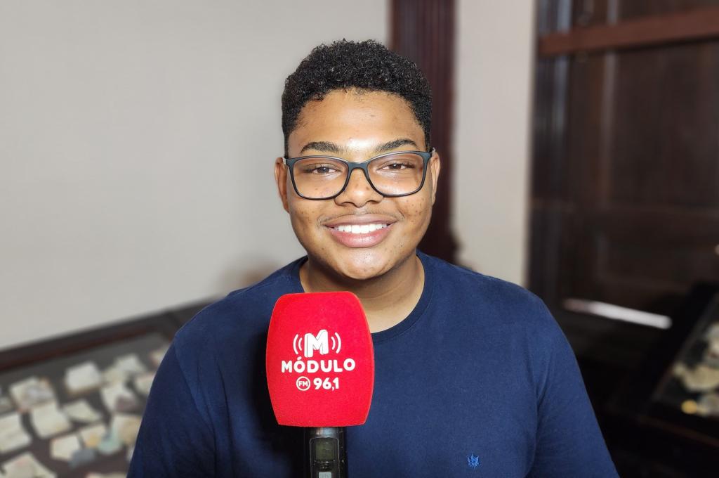 Alunos da Escola Estadual Dom Lustosa participam da gincana de arrecadação de lixo eletrônico