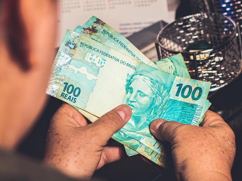 Governo Federal deve propor salário mínimo de R$ 1.509 para 2025, aumento de R$ 97