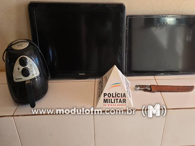 Polícia Militar prende dois jovens suspeitos de furto em fazenda em Monte Carmelo