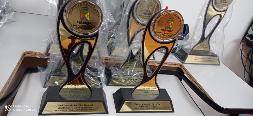 Câmara Municipal entrega Troféu Mérito Empresarial a 13 empresários de destaque