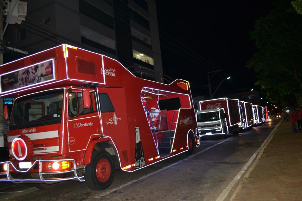 Caravana da Coca-Cola anima Natal em Patrocínio com desfile...