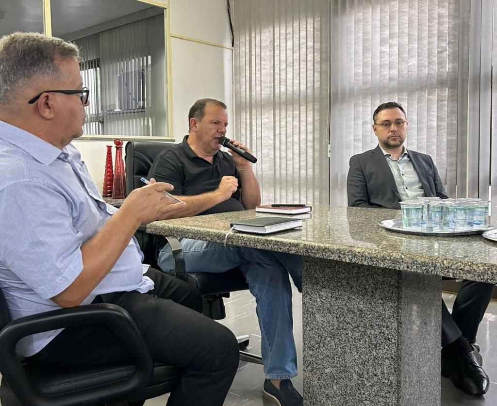Prefeito garante que deixará mais de R$ 18 milhões...