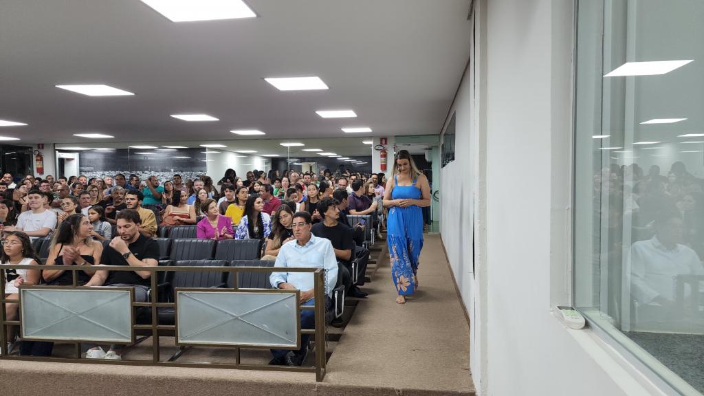 Imagem 5 do post Empossados os diretores, vice-diretores e coordenadores da rede municipal de Patrocínio