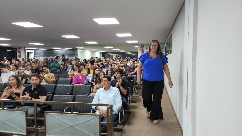 Imagem 1 do post Empossados os diretores, vice-diretores e coordenadores da rede municipal de Patrocínio