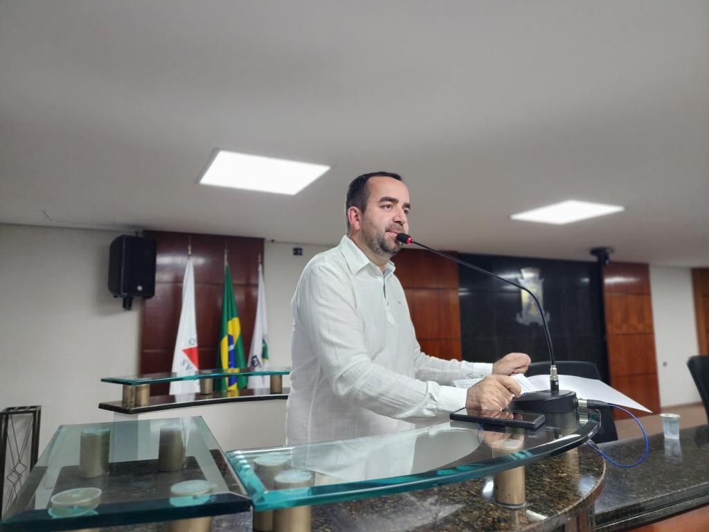 Imagem 4 do post Empossados os diretores, vice-diretores e coordenadores da rede municipal de Patrocínio