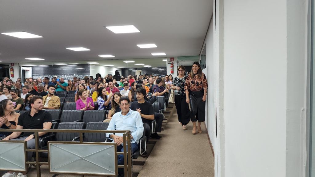 Imagem 2 do post Empossados os diretores, vice-diretores e coordenadores da rede municipal de Patrocínio