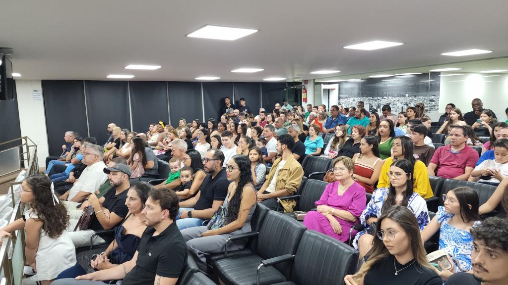 Imagem 3 do post Empossados os diretores, vice-diretores e coordenadores da rede municipal de Patrocínio