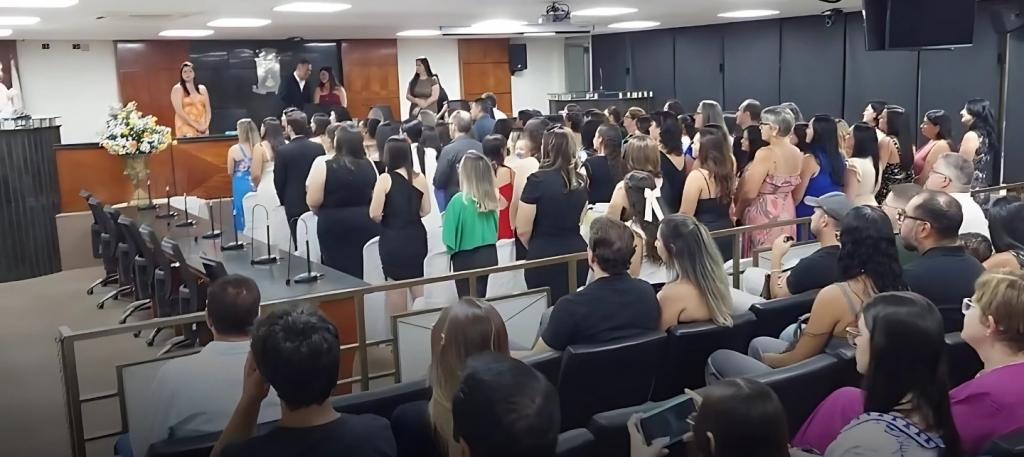 Empossados os diretores, vice-diretores e coordenadores da rede municipal...