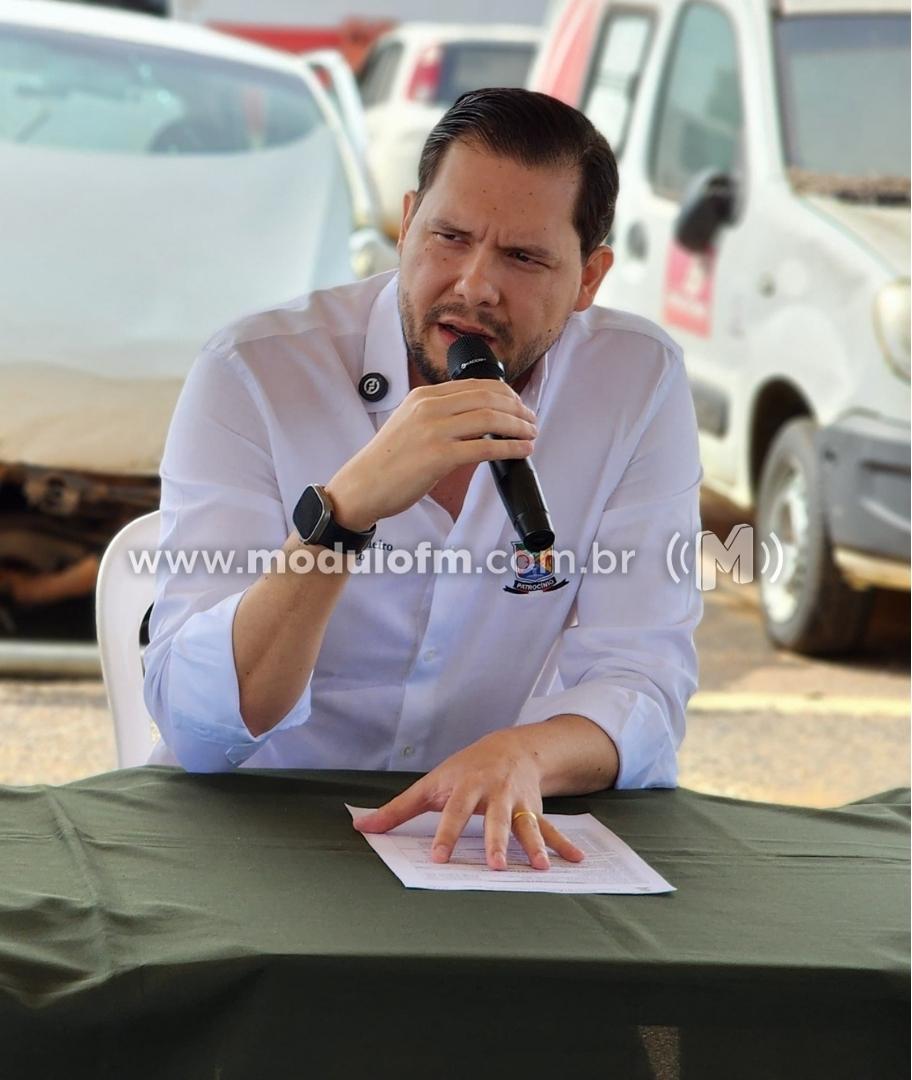 Gustavo Brasileiro faz cobranças duras a Zema: 'Entrega R$...