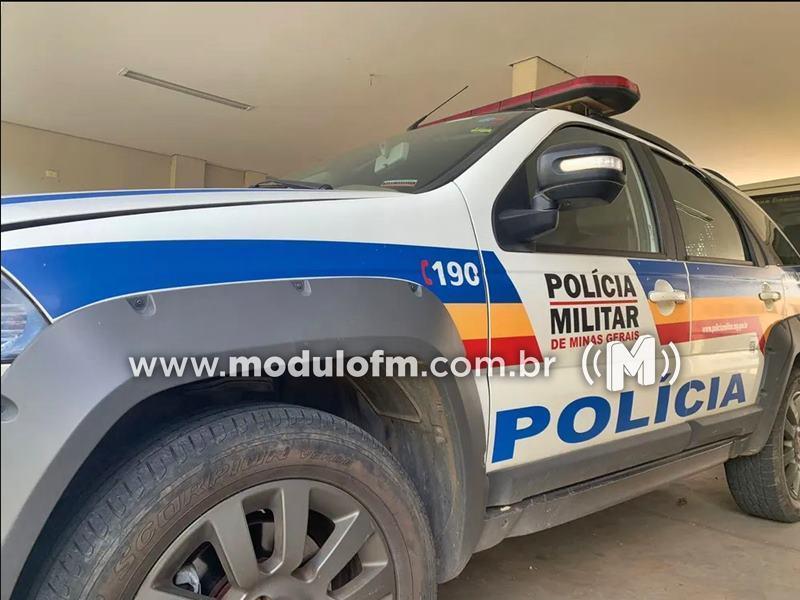 PM prende mais três envolvidos em arrastão em praça de Patrocínio; mulher é detida por receptação