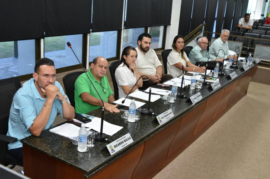 Reajuste salarial para servidores municipais e aumento no vale-cesta...