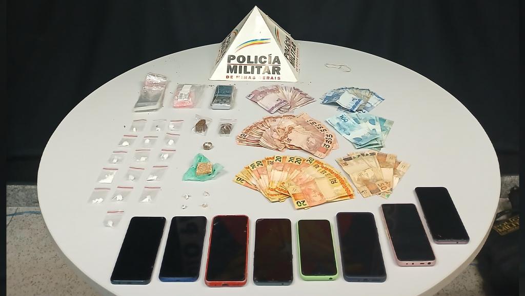 Polícia Militar aborda veículo, apreende drogas e prende três homens por tráfico no Bairro São Cristóvão