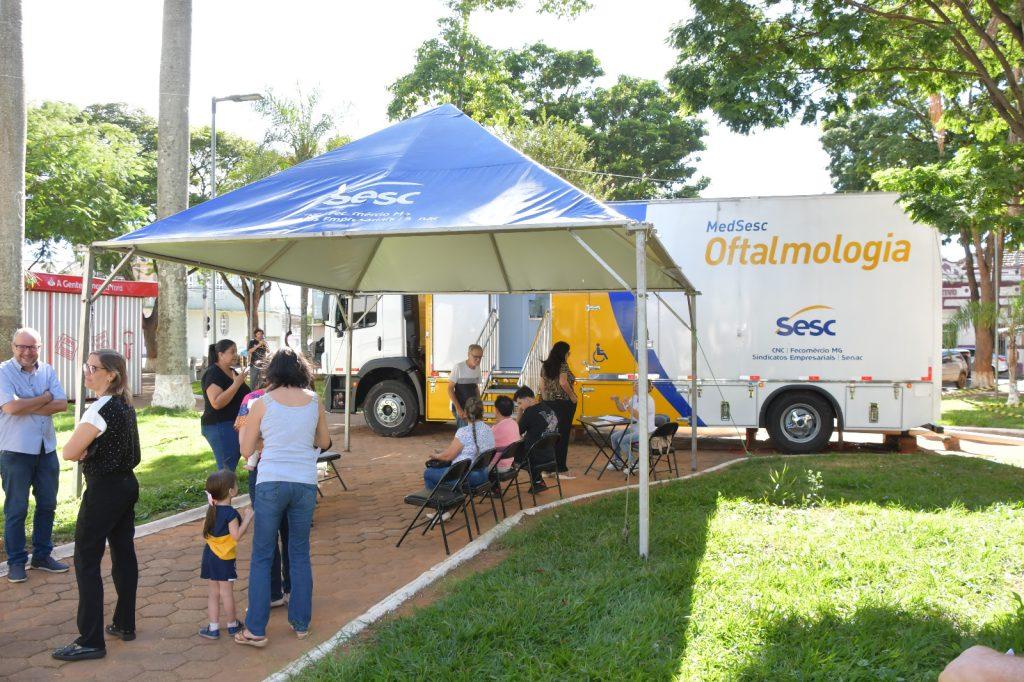 Carreta MedSesc Oftalmológica realiza atendimentos na Praça Santa Luzia em Patrocínio até o fim de abril