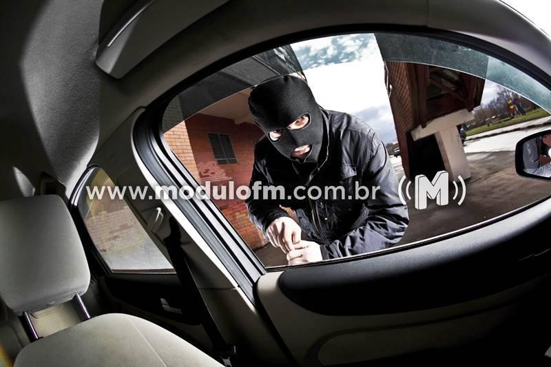Polícia Militar procura suspeitos de furto de veículo no Bairro Constantino, em Patrocínio