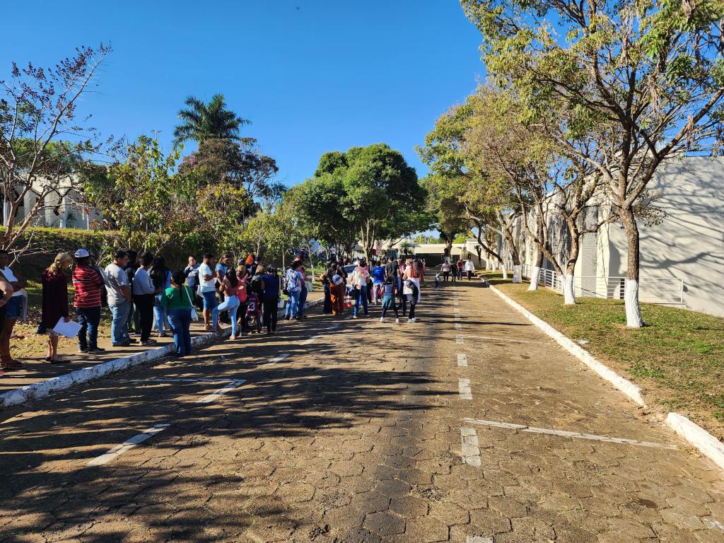 Imagem 2 do post Prefeitura realiza distribuição de senhas para inscrições em programa habitacional