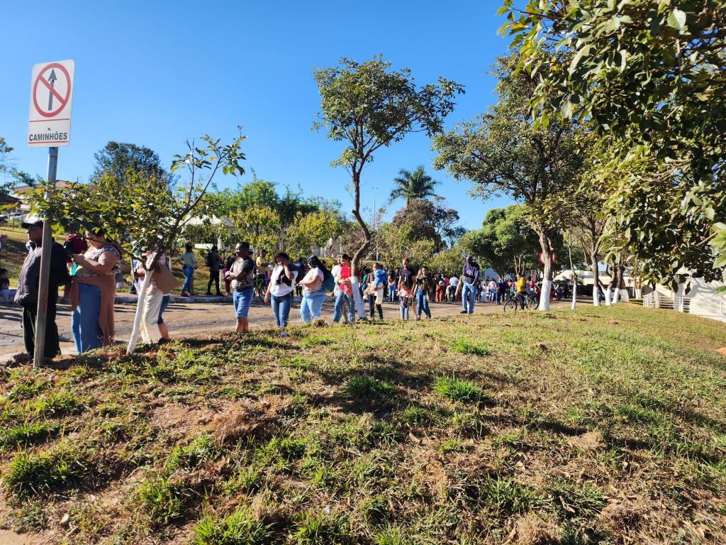 Imagem 1 do post Prefeitura realiza distribuição de senhas para inscrições em programa habitacional