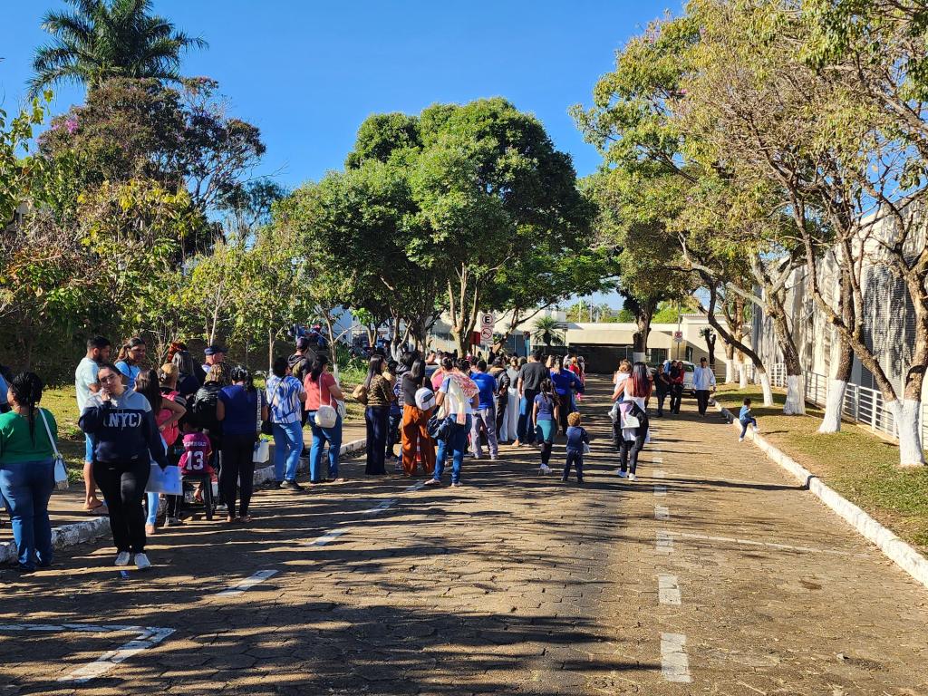 Imagem 6 do post Prefeitura realiza distribuição de senhas para inscrições em programa habitacional