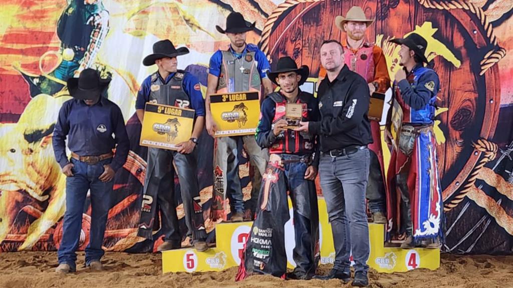 Paranaense de Loanda é o grande campeão do rodeio...