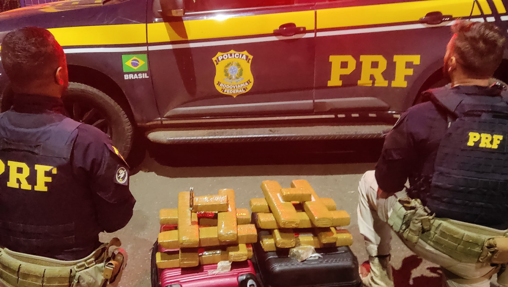 Passageiro é preso com tabletes de maconha durante fiscalização em ônibus na BR-365