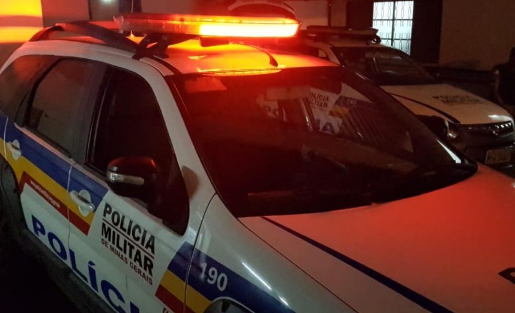 Carro de professor suspeito de abuso é baleado em Patos de Minas; autor preso