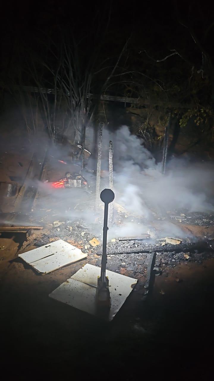 Imagem 1 do post Incêndio consome barraco e vegetação na BR-365 em Patrocínio