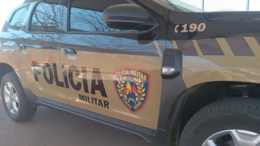 Mãe é presa após agredir filha adolescente com uma garrafa