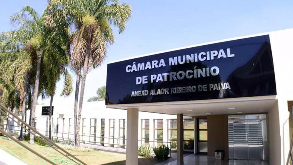 Câmara Municipal realiza homenagem com entrega da Medalha Professora Olga Barbosa