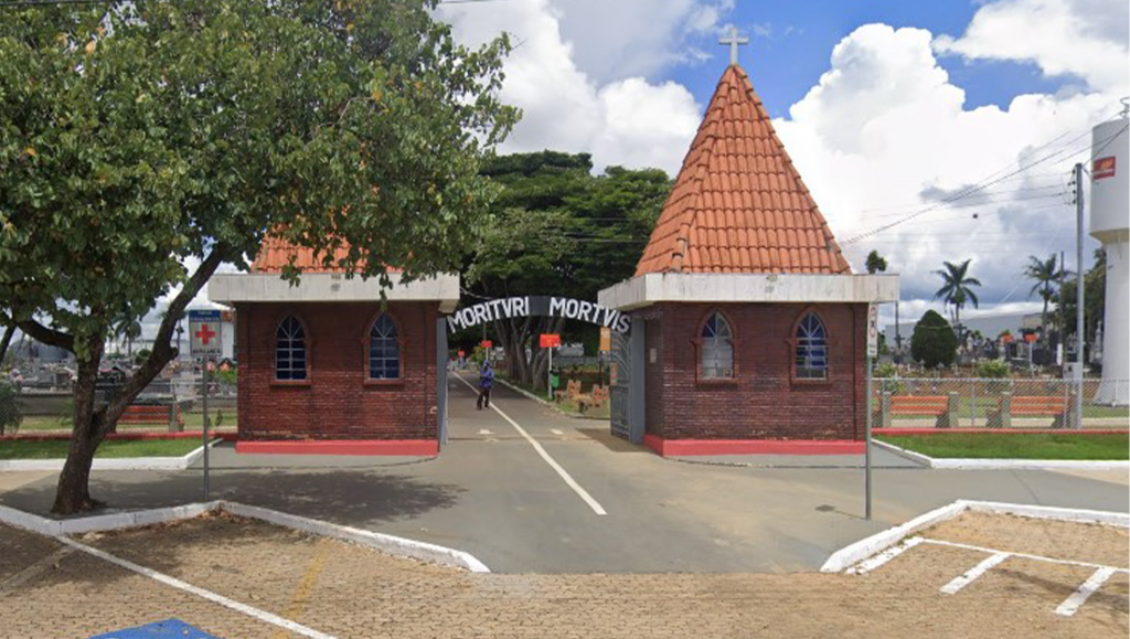 Cemitério Municipal de Patrocínio passa por manutenção antes do Dia de Finados Cemitério Municipal de Patrocínio passa por manutenção antes do Dia de Finados