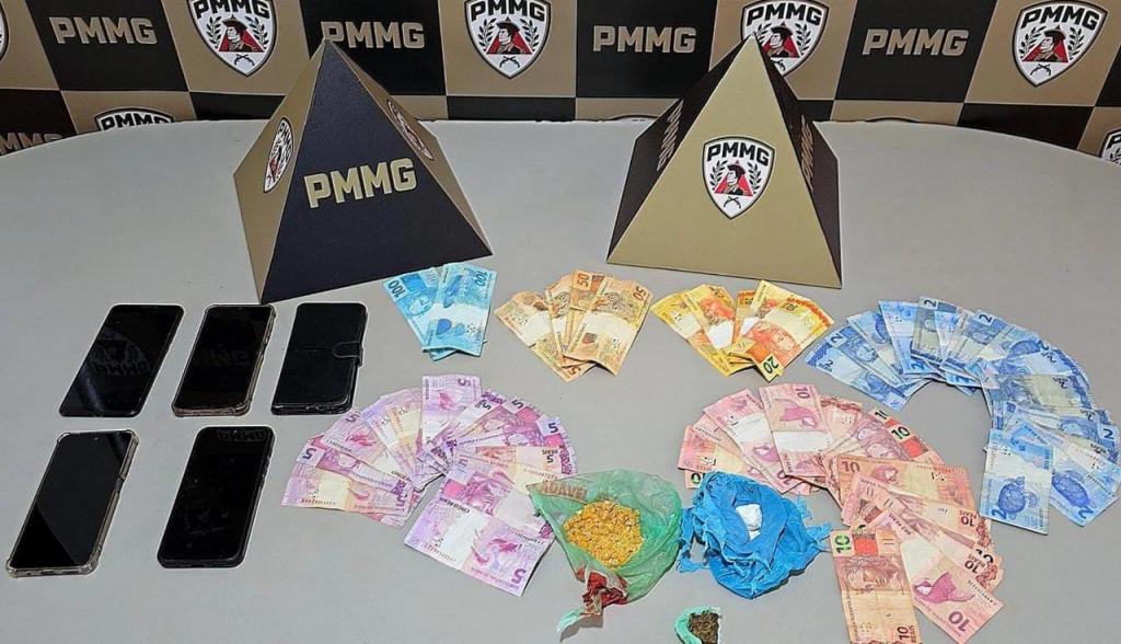 Dupla é presa em operação da PM por tráfico de drogas em...