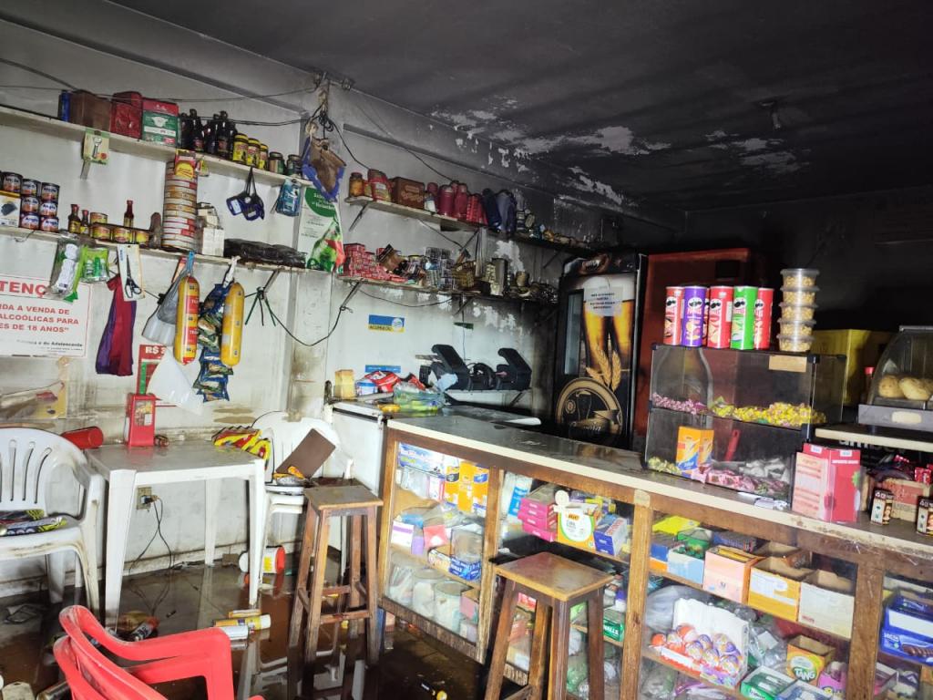 Fogo destrói parte de bar no centro de Patrocínio Fogo destrói parte de bar no centro de Patrocínio