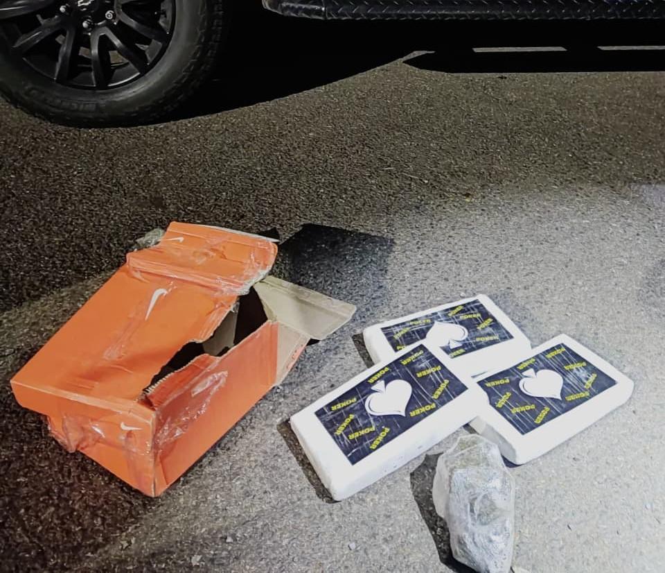 PRF flagra passageiro com cocaína e maconha escondidas em mochila durante viagem...