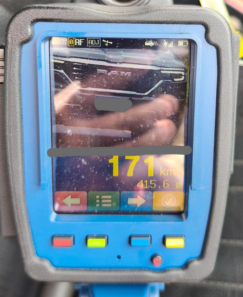 Motorista é flagrado a 171 km/h fazendo ultrapassagem proibida em ponte da...