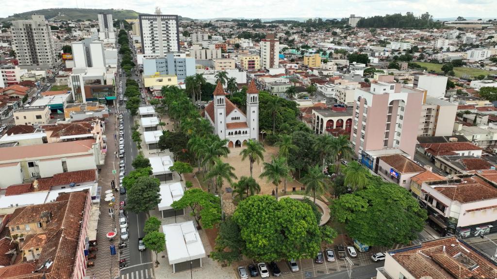 Prefeitura inicia programação de Natal dia 29 com Papai Noel, acionamento das luzes e entrega da revitalização da Praça Santa Luzia