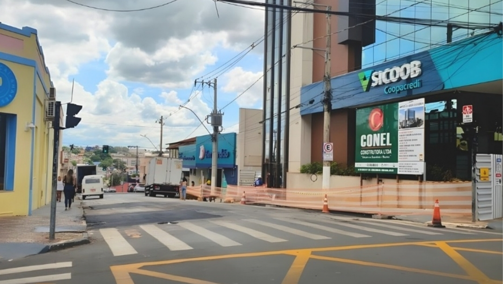 Rua Elmiro Alves do Nascimento é liberada após obras no centro de Patrocínio