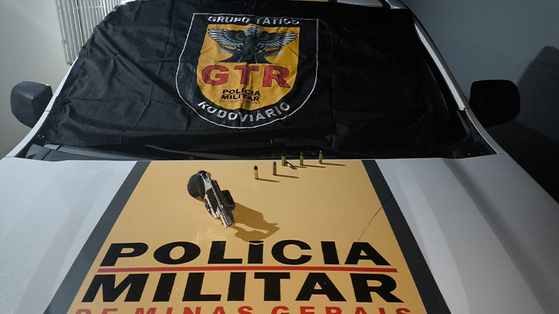 Homem é detido com arma dentro de caminhão na BR-146, em Serra do Salitre