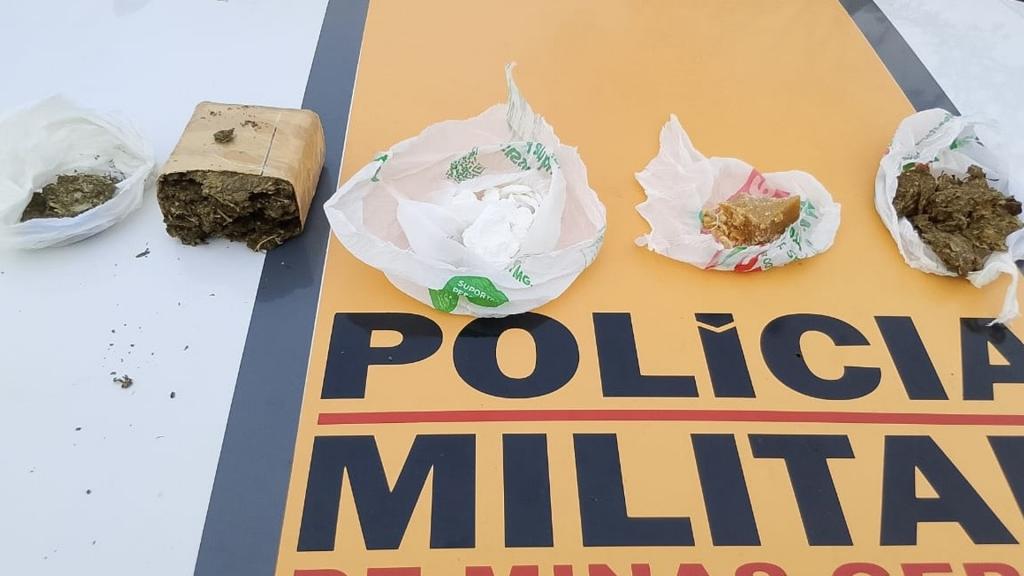 Jovem é preso com drogas em ônibus na MG-188, em Coromandel