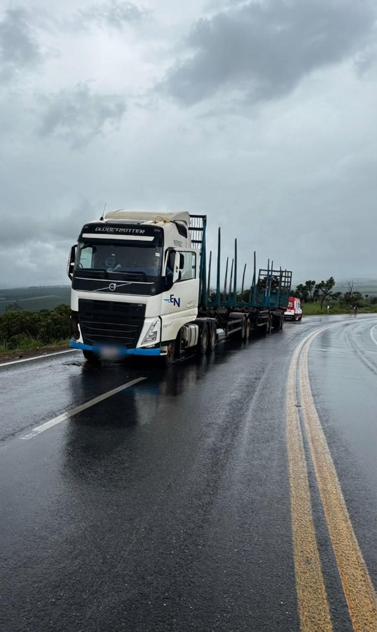 Imagem 3 do post Capotamento múltiplo na BR-146 deixa feridos e mobiliza resgate em Serra do Salitre