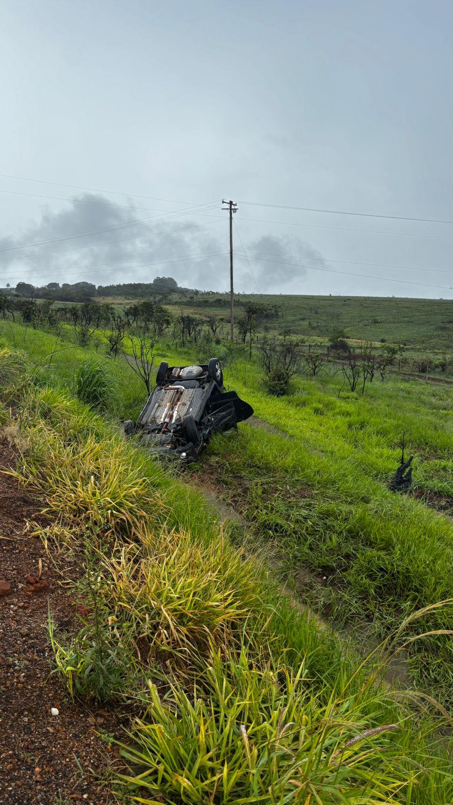 Imagem 1 do post Capotamento múltiplo na BR-146 deixa feridos e mobiliza resgate em Serra do Salitre