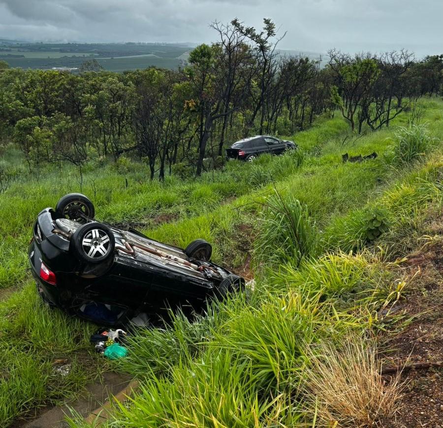 Capotamento múltiplo na BR-146 deixa feridos e mobiliza resgate em Serra do Salitre