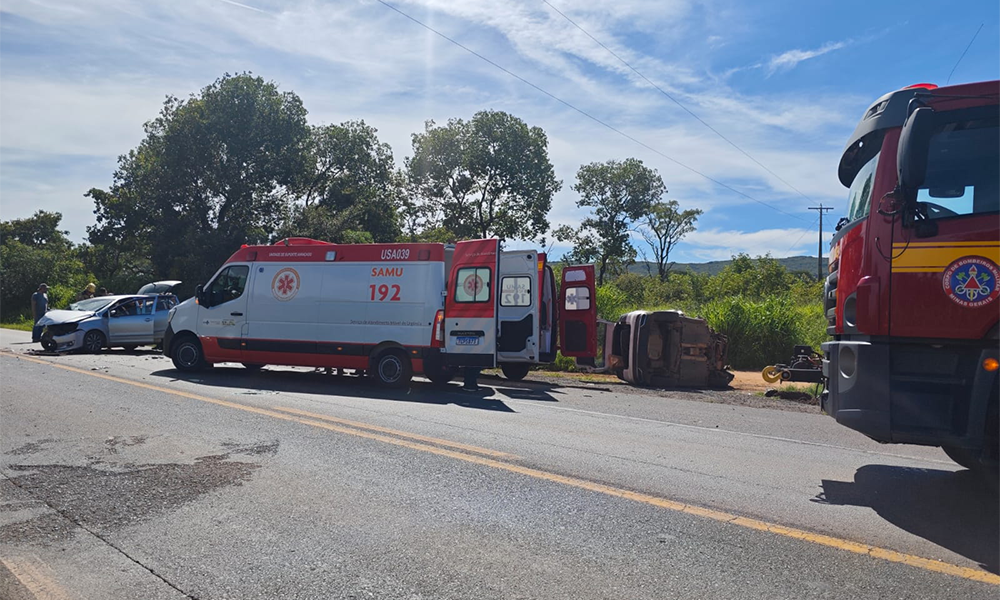 Colisão entre dois carros na BR-365 deixa três feridos em Patrocínio