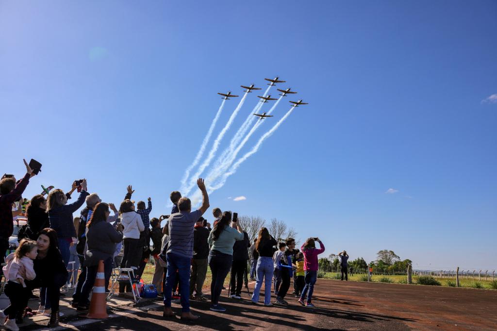 Menos de um ano depois, Esquadrilha da Fumaça tem retorno marcado a...
