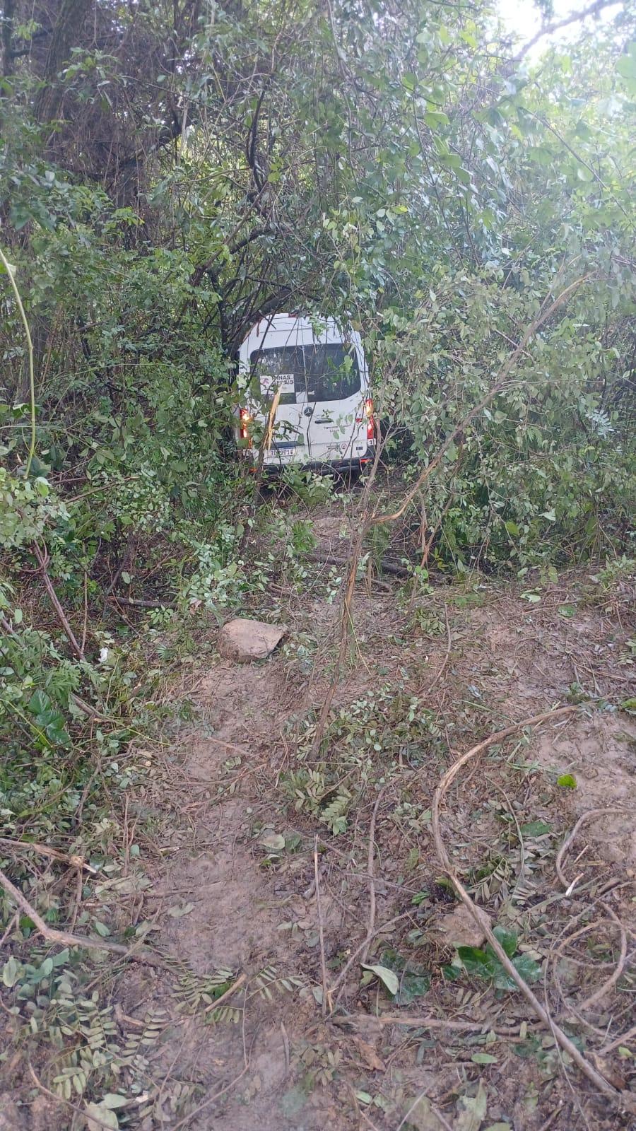 Imagem 3 do post Van da Prefeitura de Douradoquara sai da pista na MG-190 e deixa seis feridos