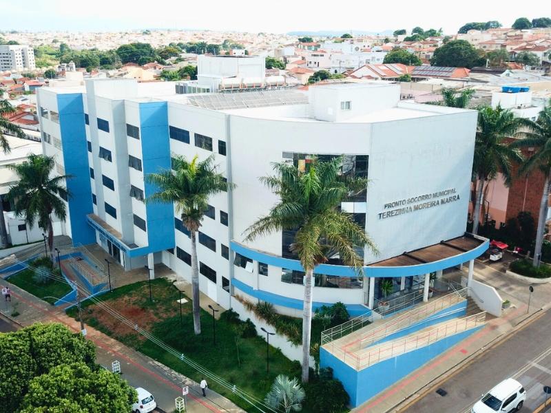 Homem e mulher ficam feridos após ataque por autor com faca em Patrocínio