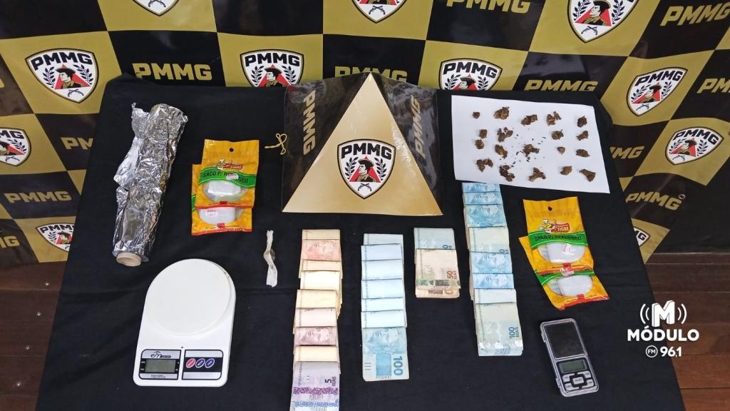 PM realiza série de operações contra o tráfico e apreende drogas, celulares e quase R$ 18 mil em Patrocínio